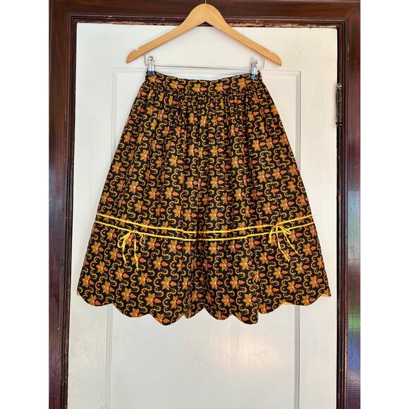 Vintage Handmade Scalloped Patterned Quilted Black & Orange Skirt- Size Small - Picture 1 of 4